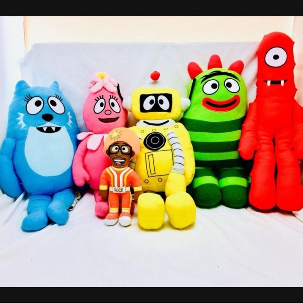 ISO Yo Gabba Gabba Plush Pillow set